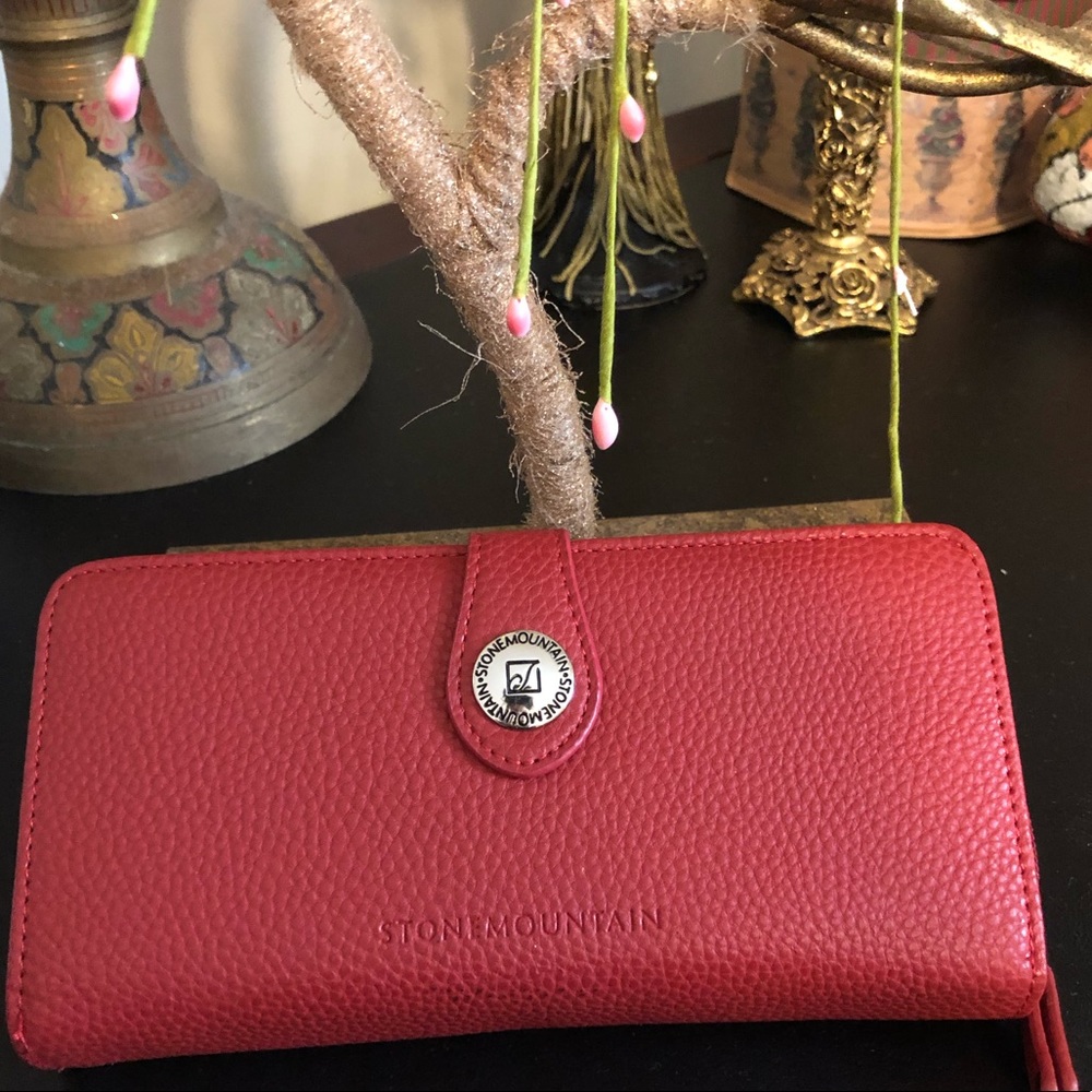 Stone Mountain Women’s Leather Wallet
